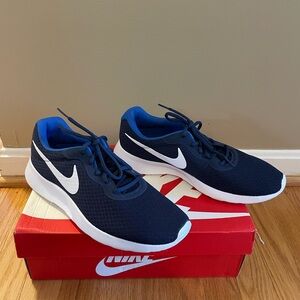 Nike Men's Navy and White Sneakers